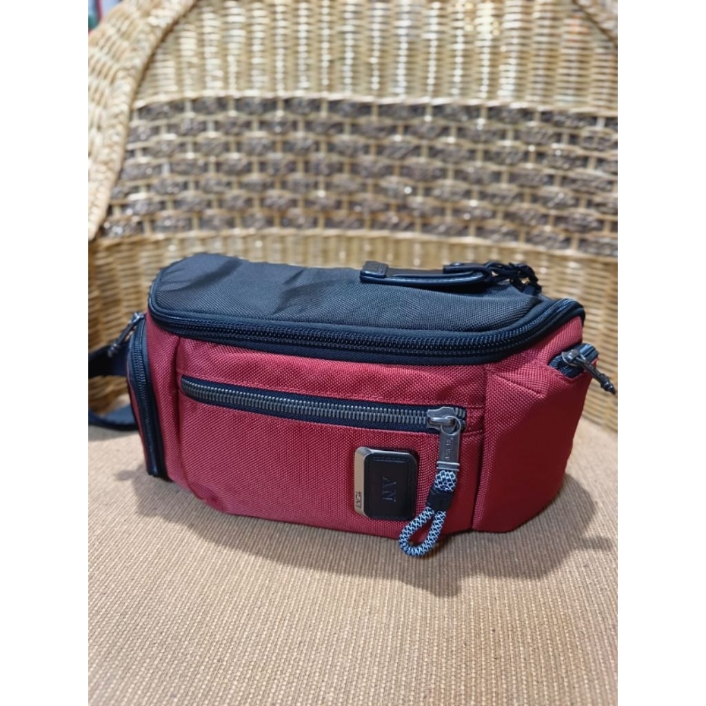tumi kelley russet red sling