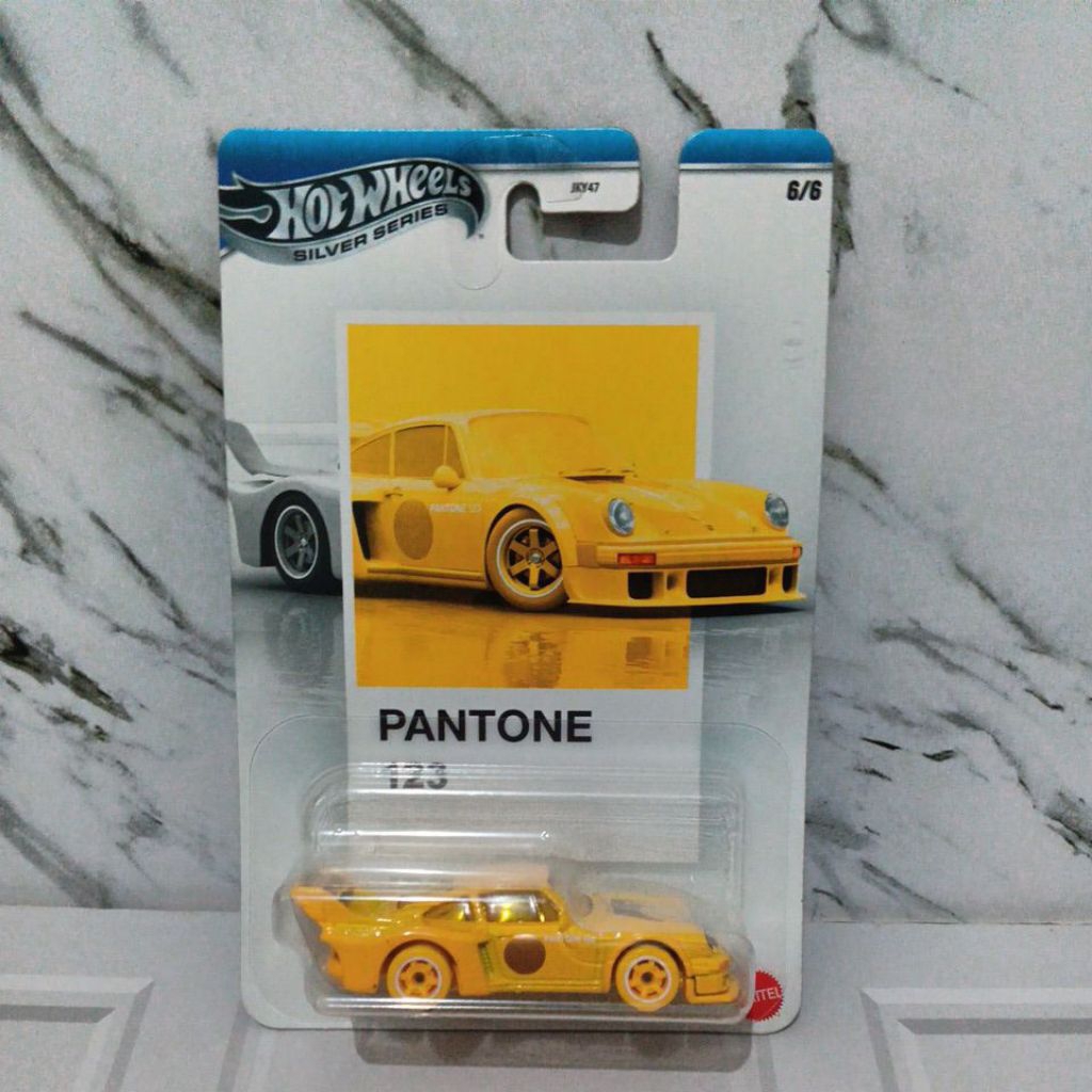 Hotwheels Pantone Porsche 934/5