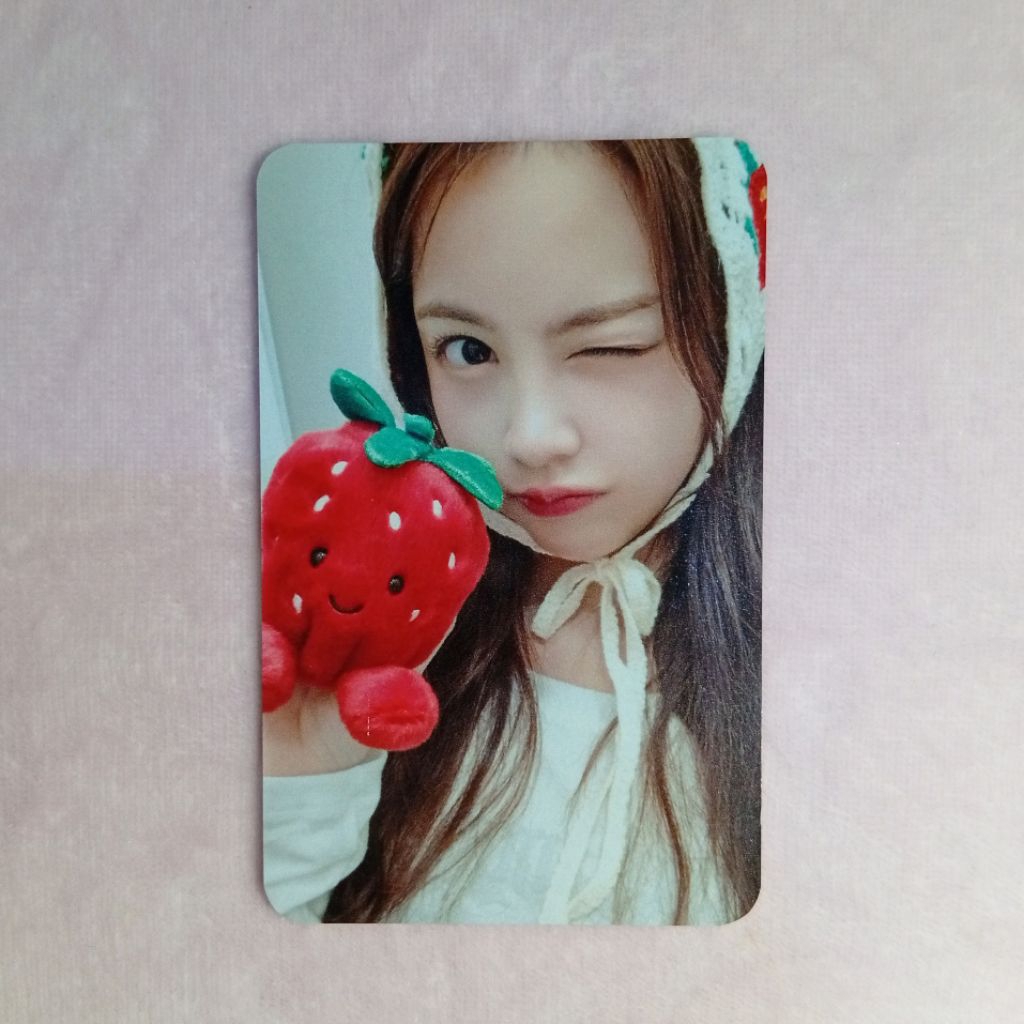 official photocard carmen h2h strawberry