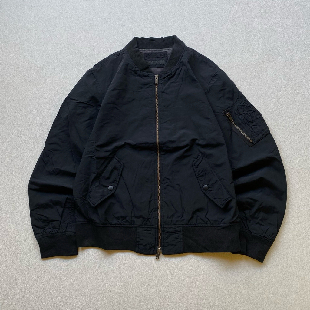 Jaket Bomber Casual Uniqlo Ukuran M-L (65x56)