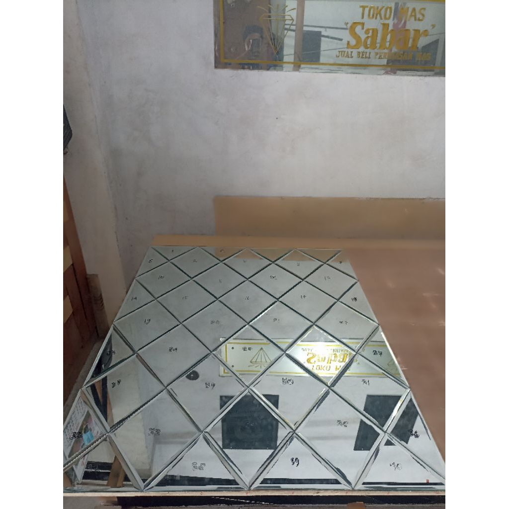 Wall moulding kaca cermin 5mm bevel