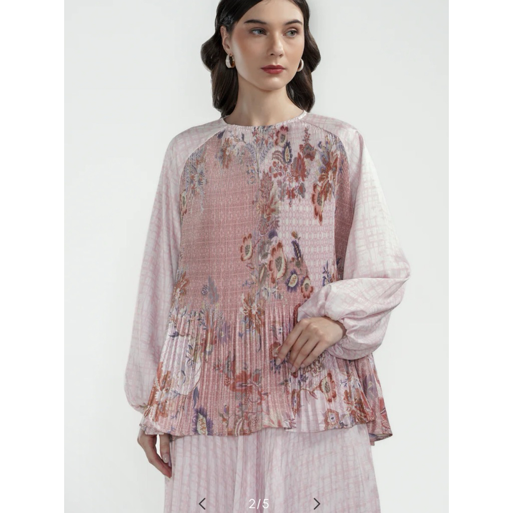 Festive Finesse Pleated Blouse Benang Jarum-Blush Size S