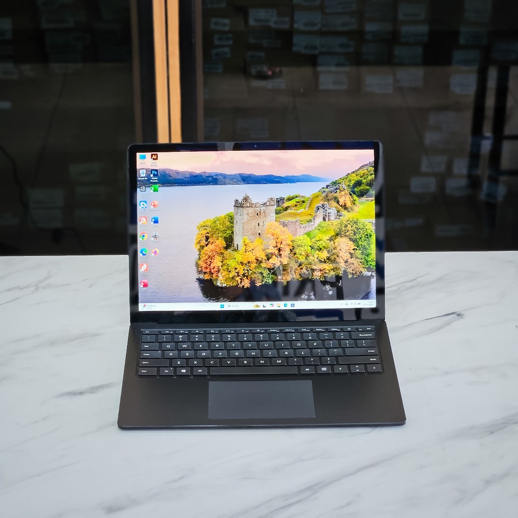 Microsoft Surface Book 3 1868 - 13.5" ( Inch ) TouchscreenIntel Core i5-1035G7 @1.20GHz - Ram 8GB DD