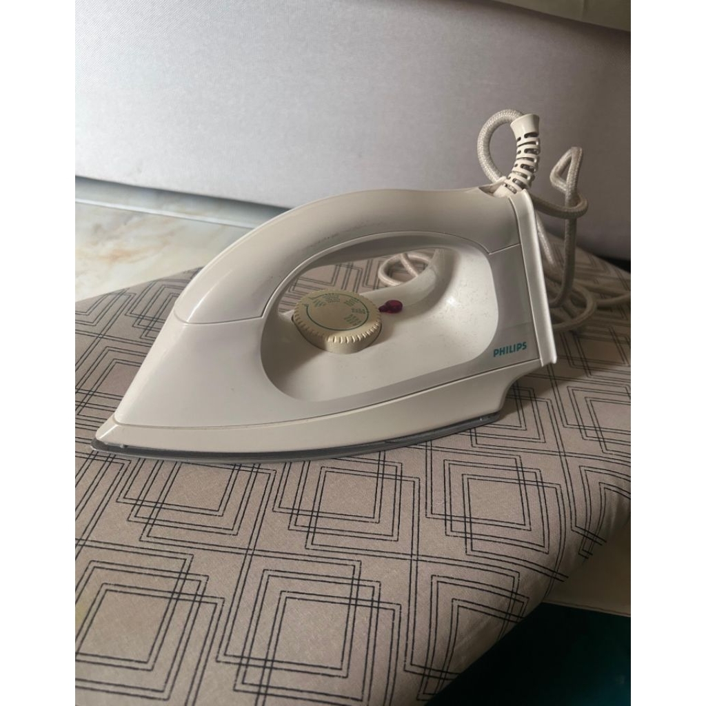 Setrika Philips HI 114 warna putih original like new