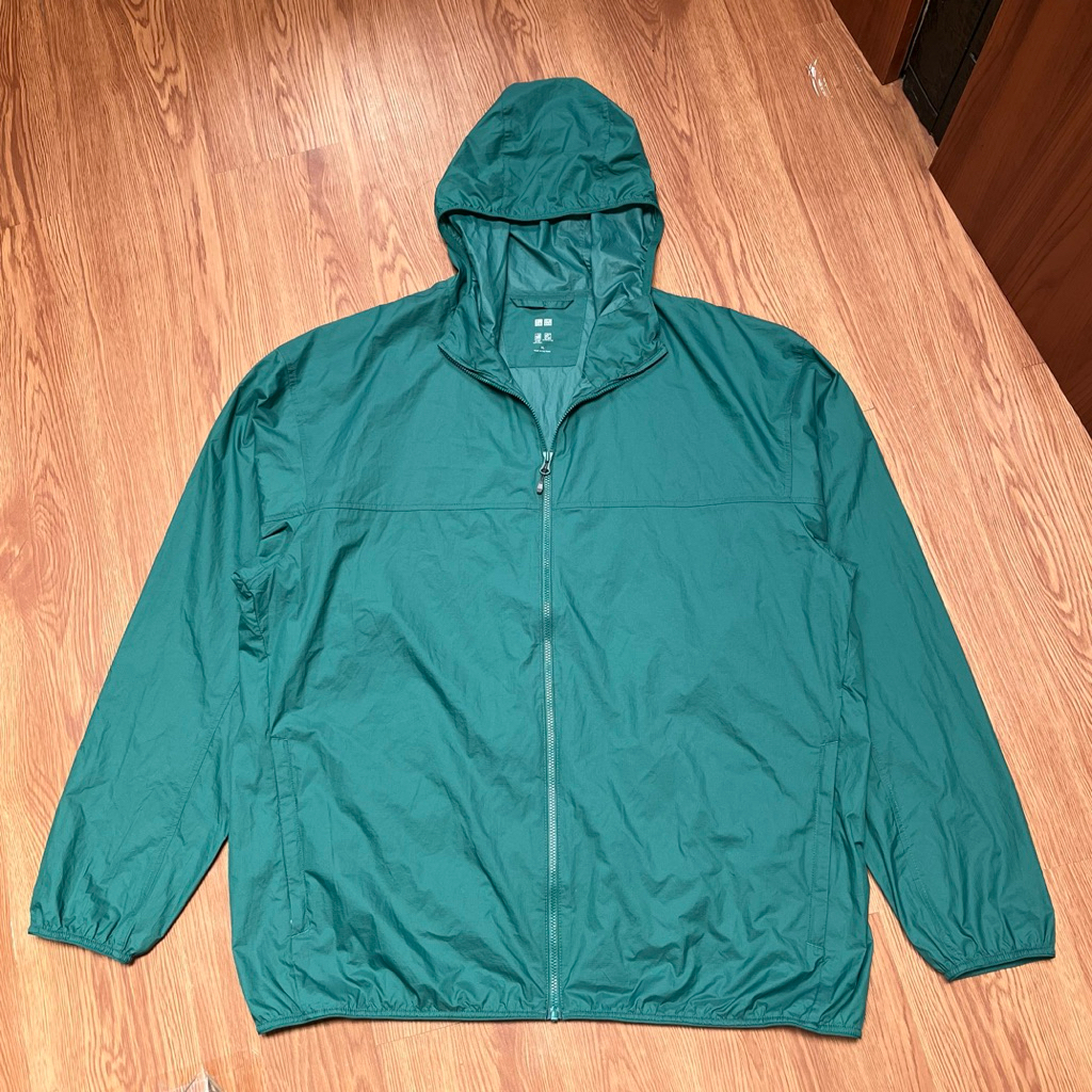 Uniqlo Lightweight UV Protection Pocketable Jacket Parasut
