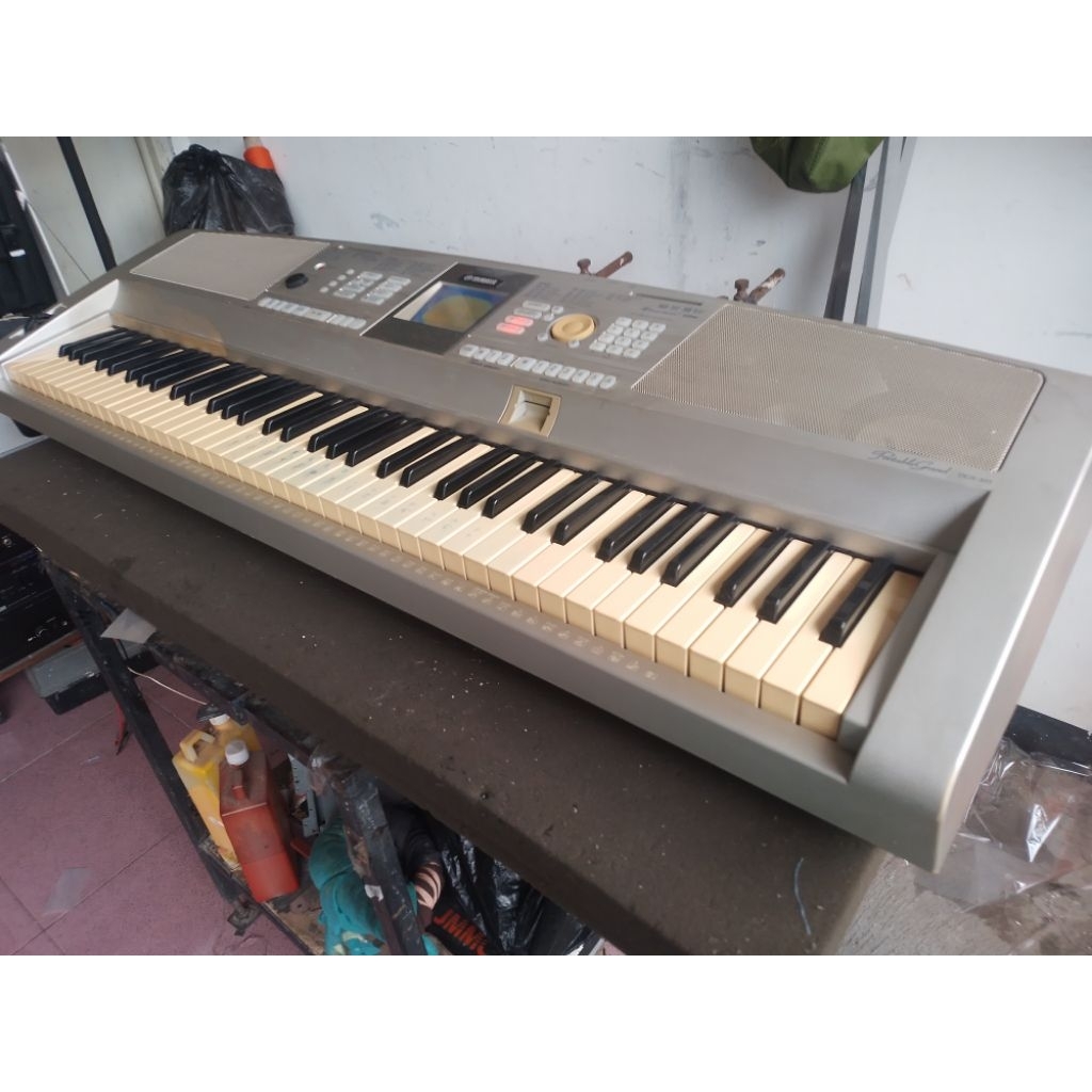 keyboard Yamaha DGX-305