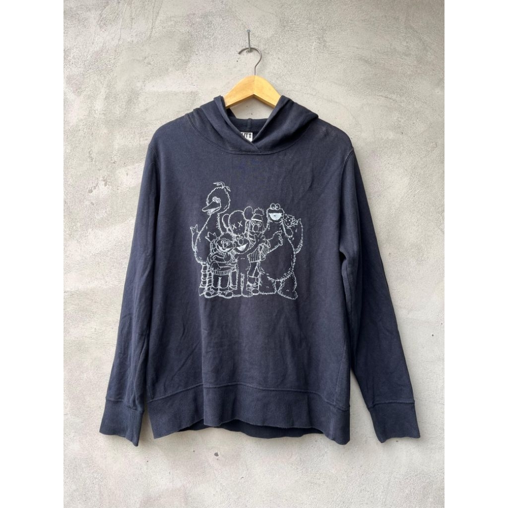 Uniqlo x Kaws Hoodie L