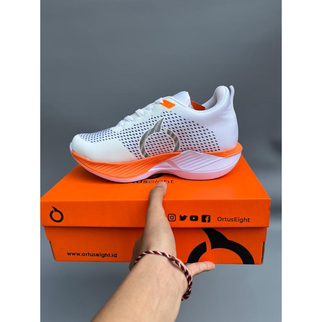 sepatu lari pria wanita warna putih oren kasual running terbaru sepatu olahraga jogging dan senam se