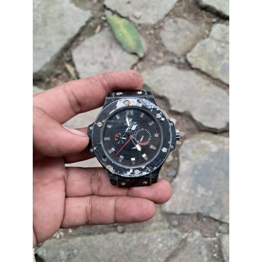 Jam otomatis hublot nyala jadul bahan