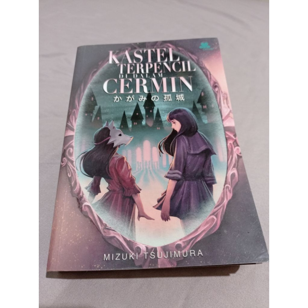 NOVEL KASTEL TERPENCIL DI DALAM CERMIN