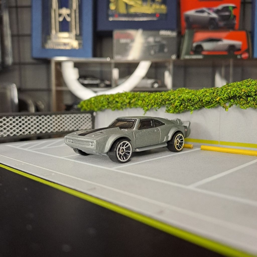 Hot Wheels Ice Charger