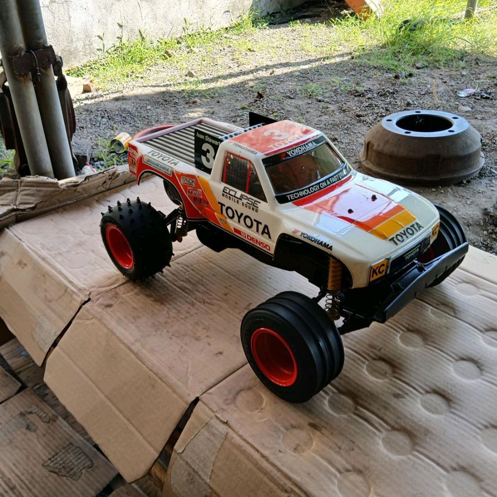 RC TAMIYA TOYOTA HILUX MONSTER RACER