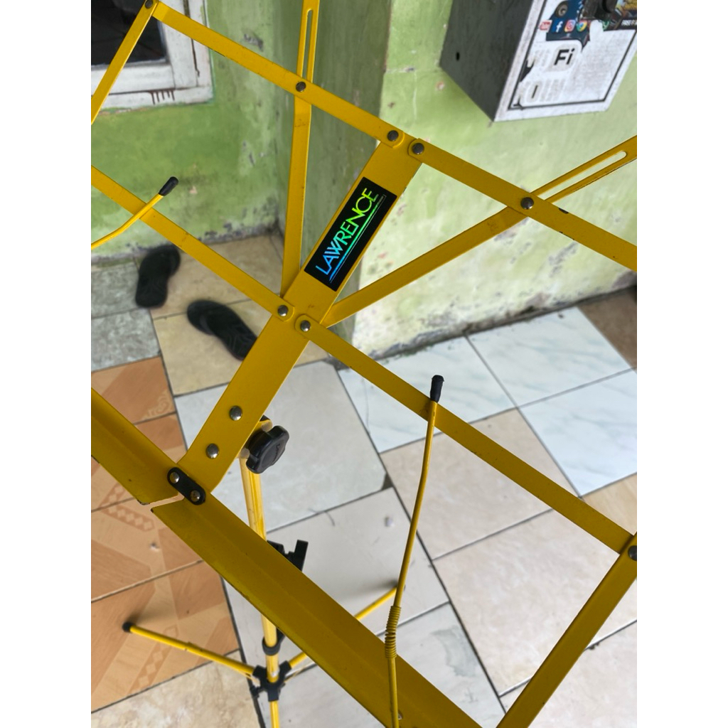 LAWRENCE STAND MUSIK LMS-02-YLW, Stand book partitur lipat.
