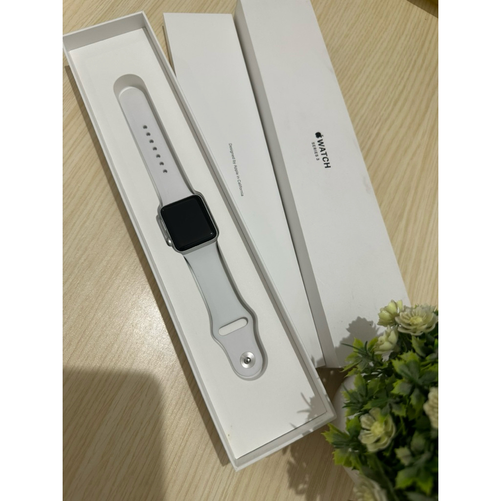 Apple Watch Series 3 38mm Preloved
