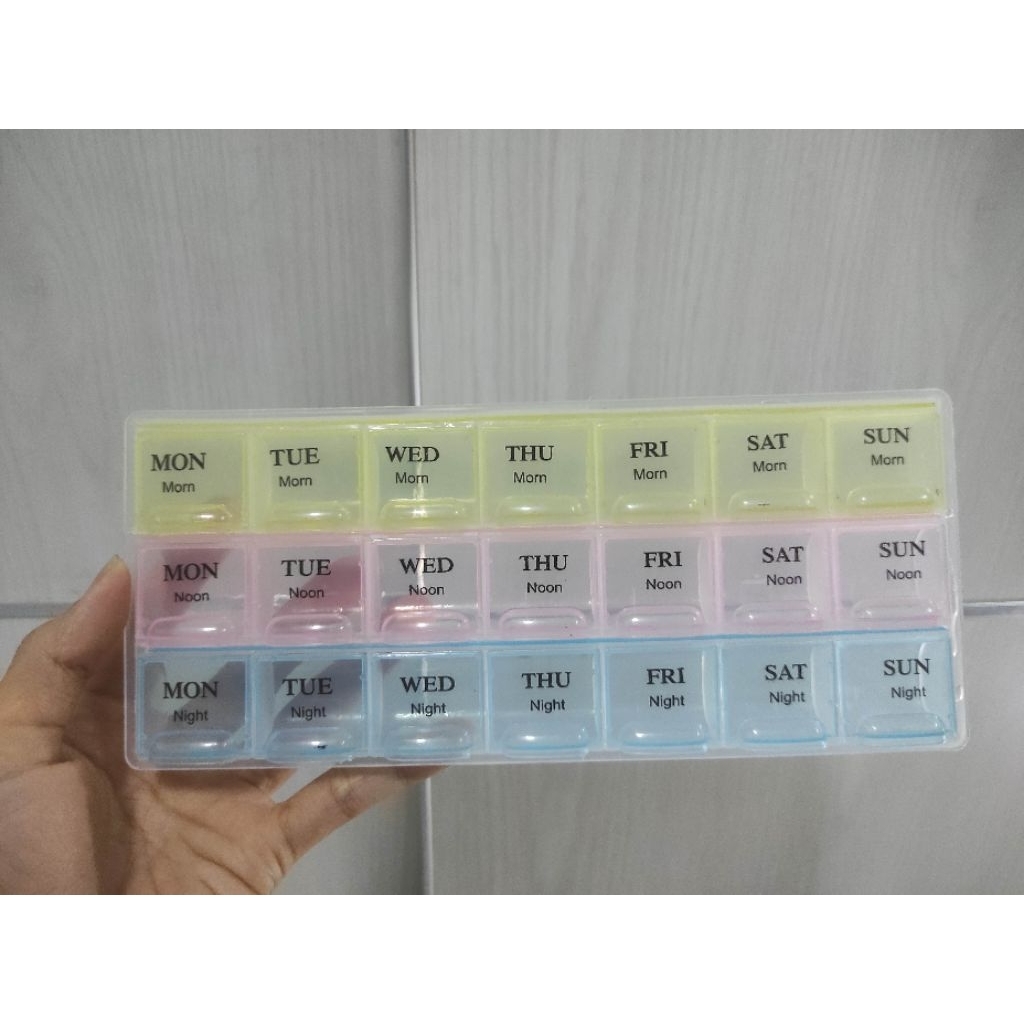 kotak obat 7 hari =  21 sekat (preloved)