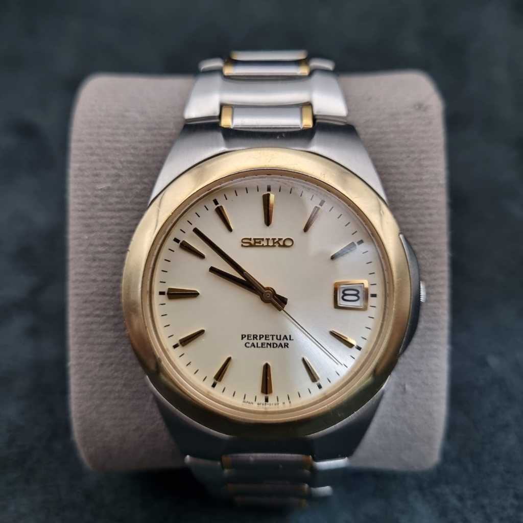 Seiko Perpetual Calender 8F32-0130 Silver Sunburst Gold Index Jam Tangan Pria Original
