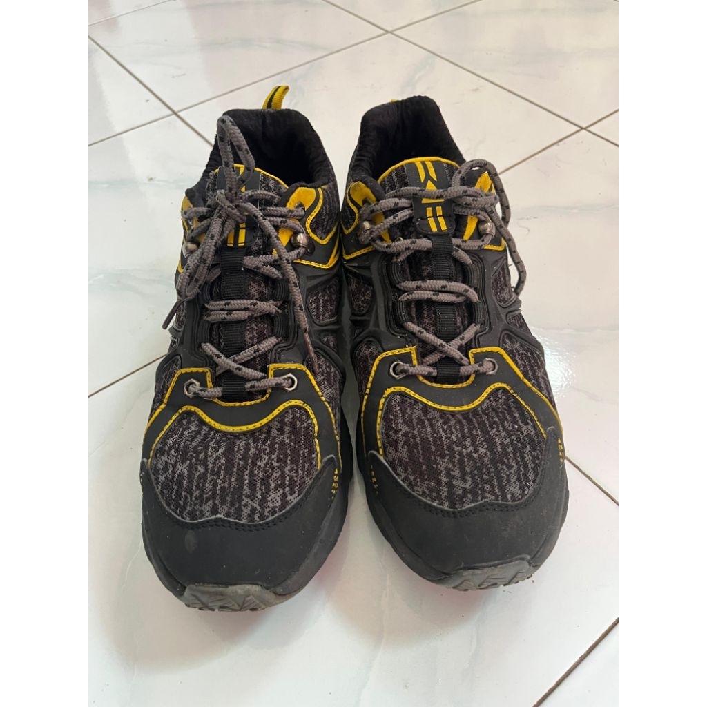 Sepatu outdoor/gunung awake second/bekas