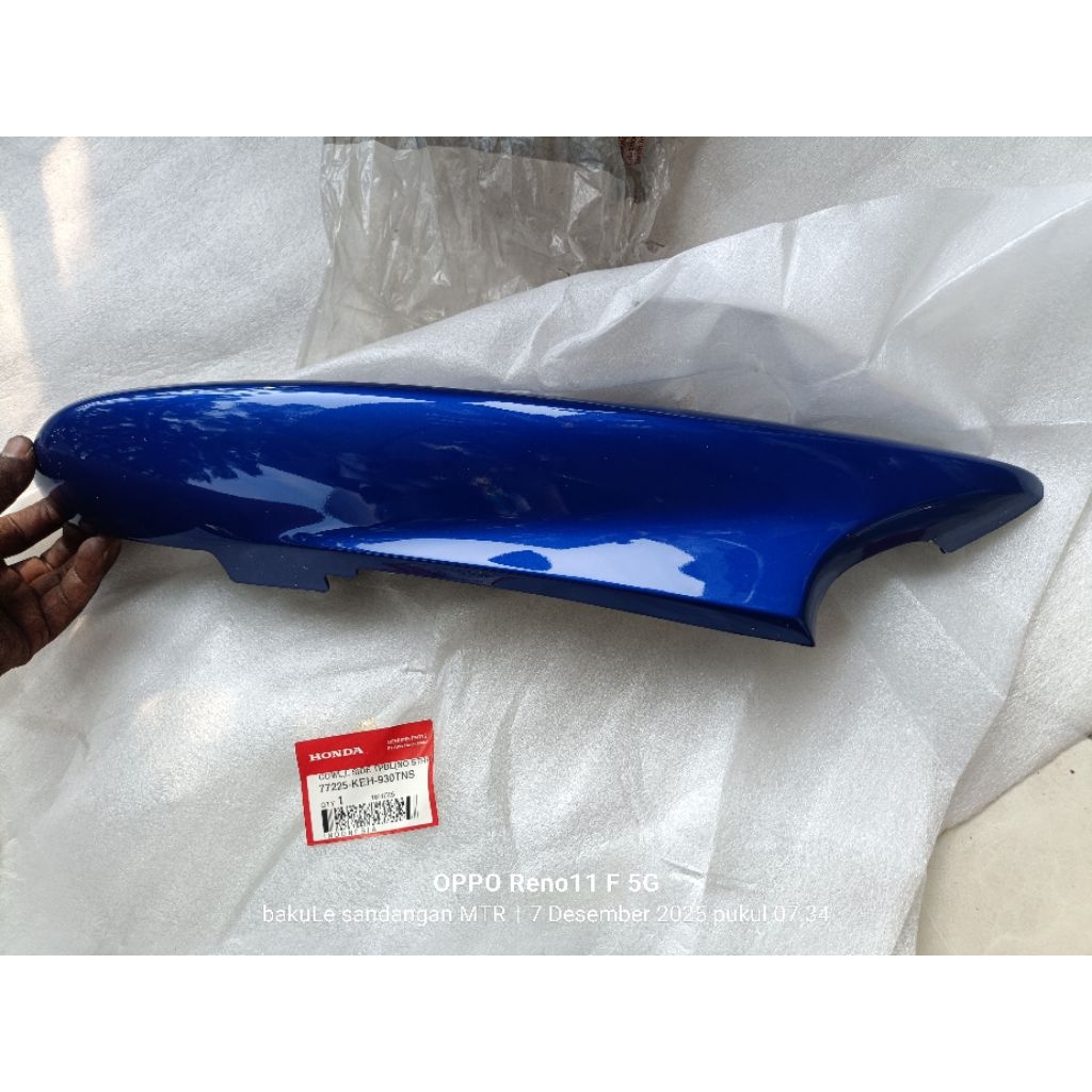 cover bodi belakang sebelah kiri L Honda Mega pro lama  old hiu original AHM  77225 kEH 930 MNS KNS 