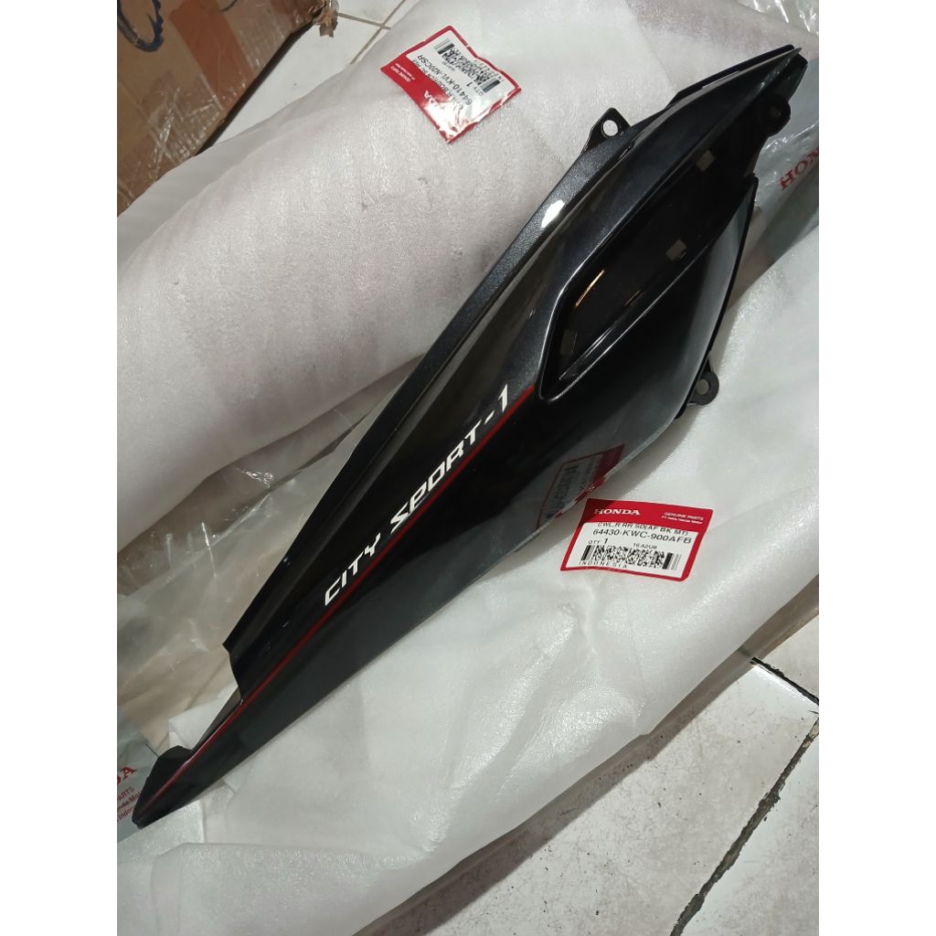 64430 KWC 900AFB COVER BODY BELAKANG HONDA CS1 KANAN AFB ORIGINAL AHM ASLI
