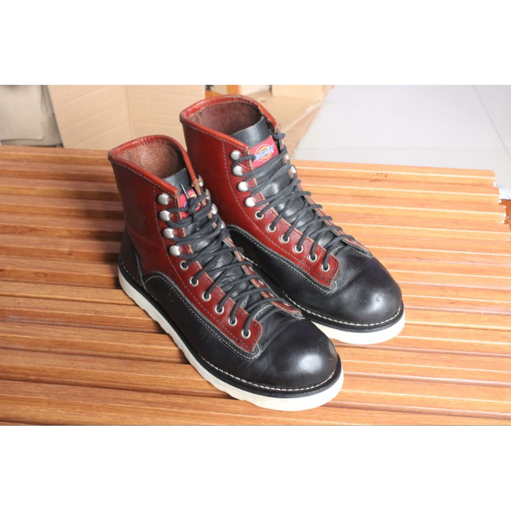 Sepatu boot high tapak moctoe keren mulus" Dickies" upper kulit asli outsole moctoe rata. size 44 in