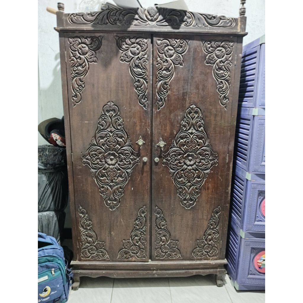 Preloved Lemari Kayu Jati Antik