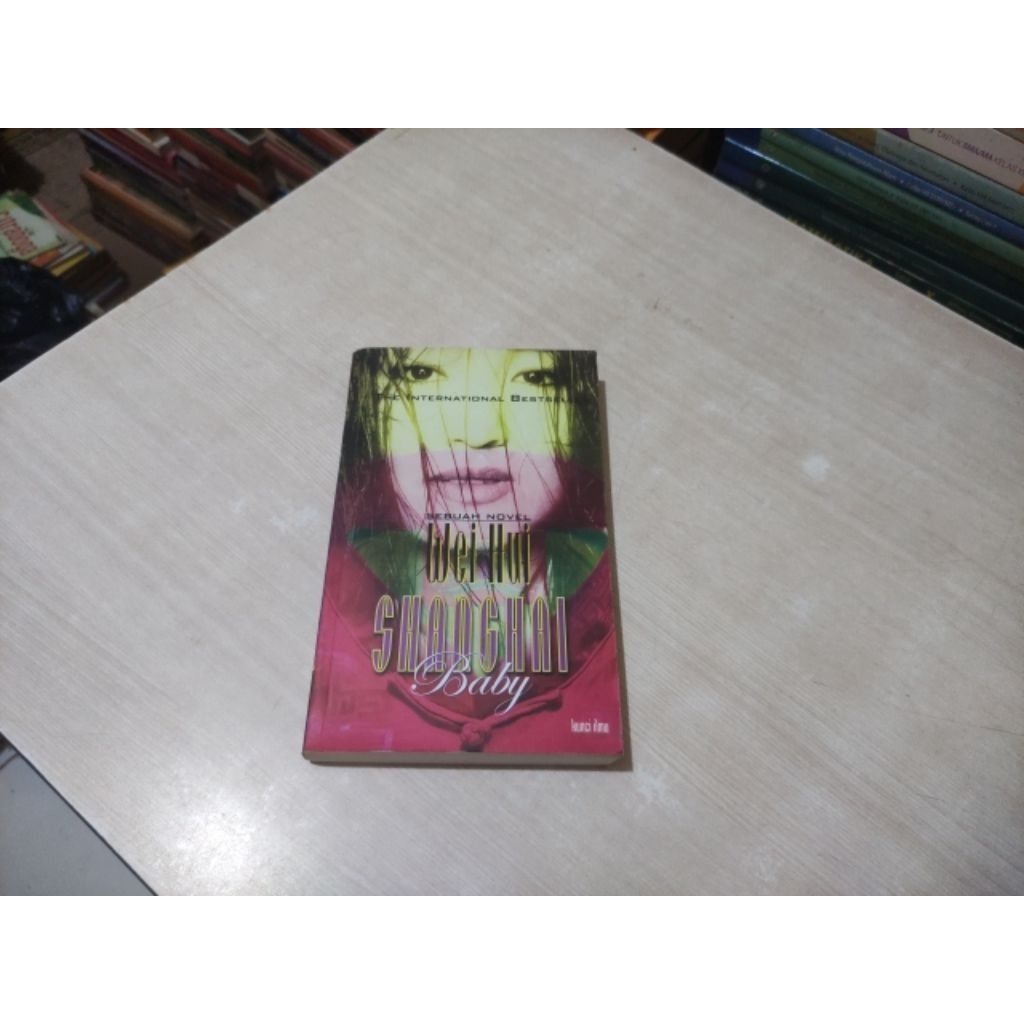 Wei Hui. SHANGHAI Baby. (novel terjemahan)
