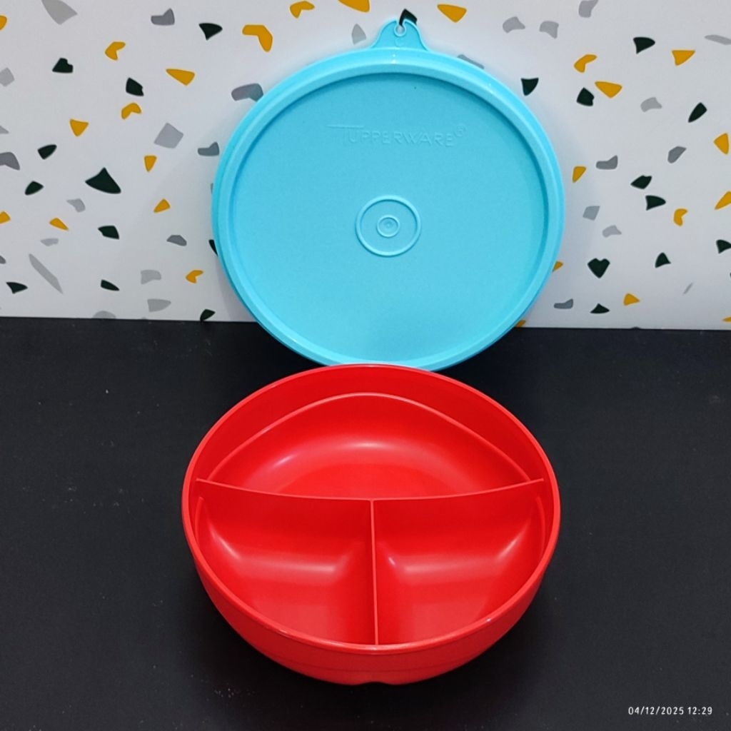 CWL mini/ Lunch Box anak sekat 3/ tempat bekal Kiddos Tupperware baru