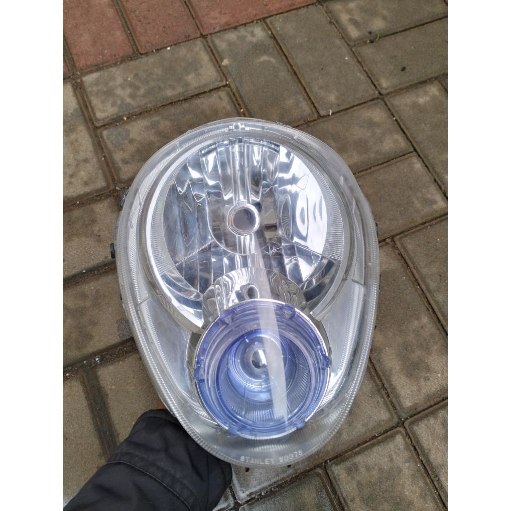 REFEKTOR LAMPU DEPAN HONDA SCOOPY KARBU ORIGINAL