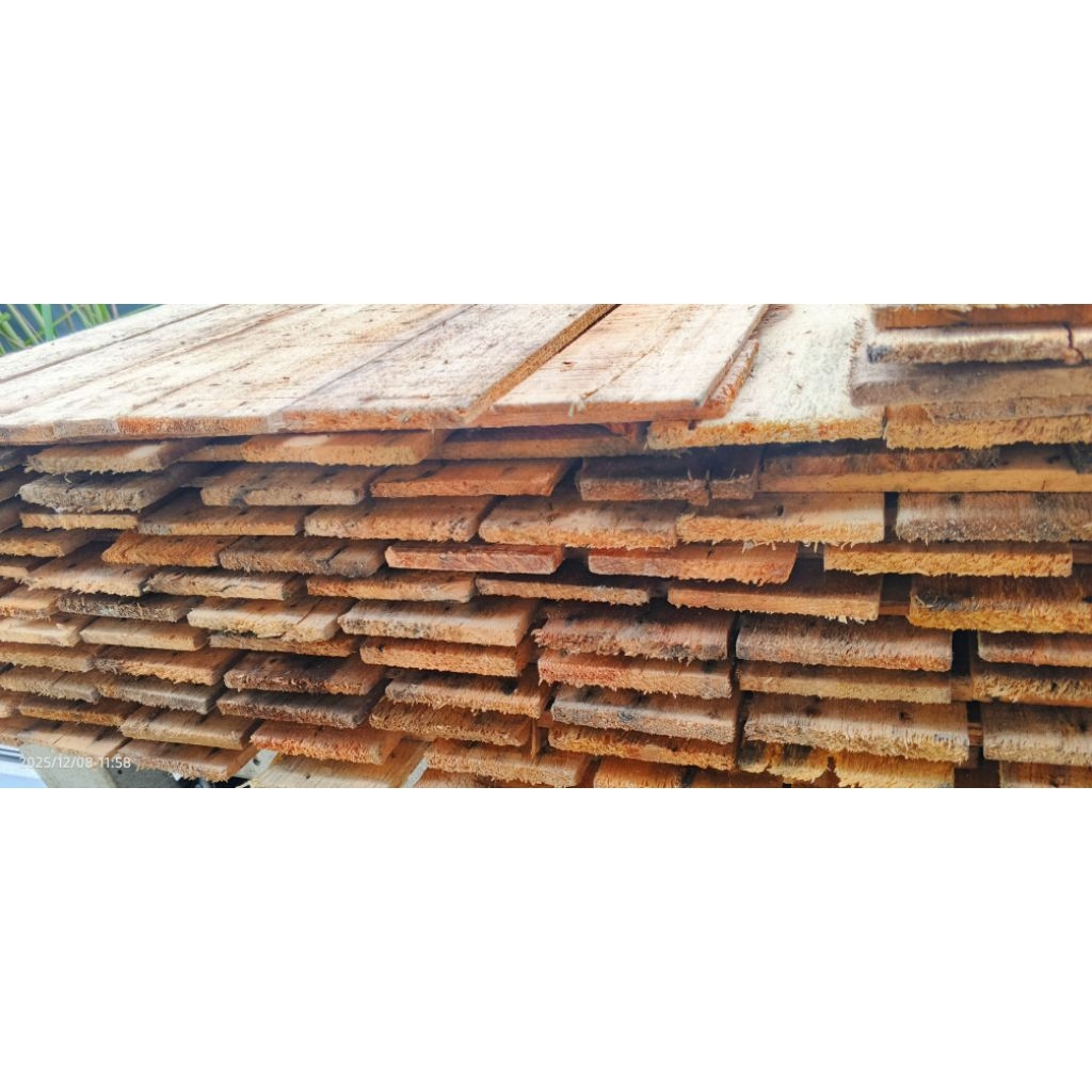 papan kayu pinus 46x7x06 sudah di amplas halus kualitas biasa