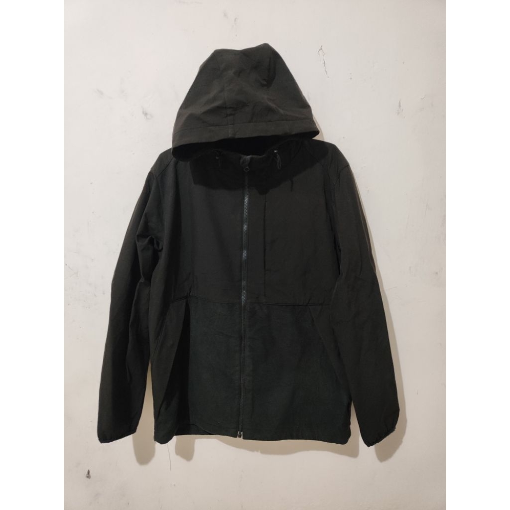 GU uniqlo softshell jacket