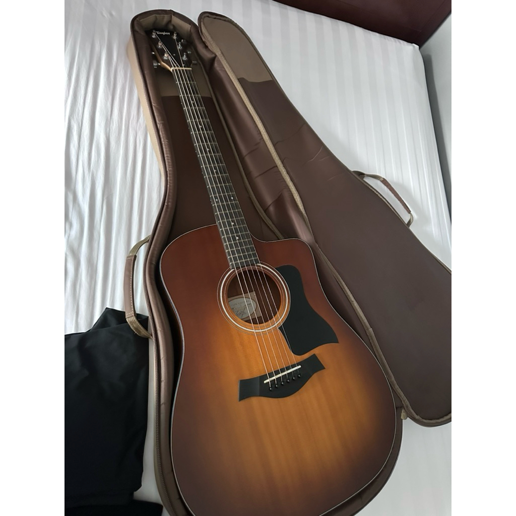 TAYLOR Guitar
