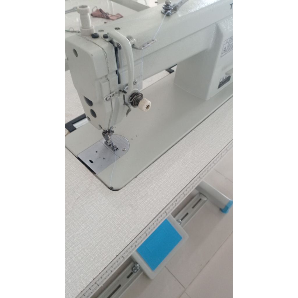 mesin jahit typical set, seperti baru