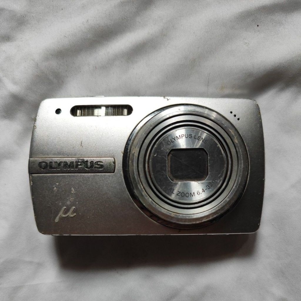 kamera digital olympus M820 rusak/mati total  untuk display