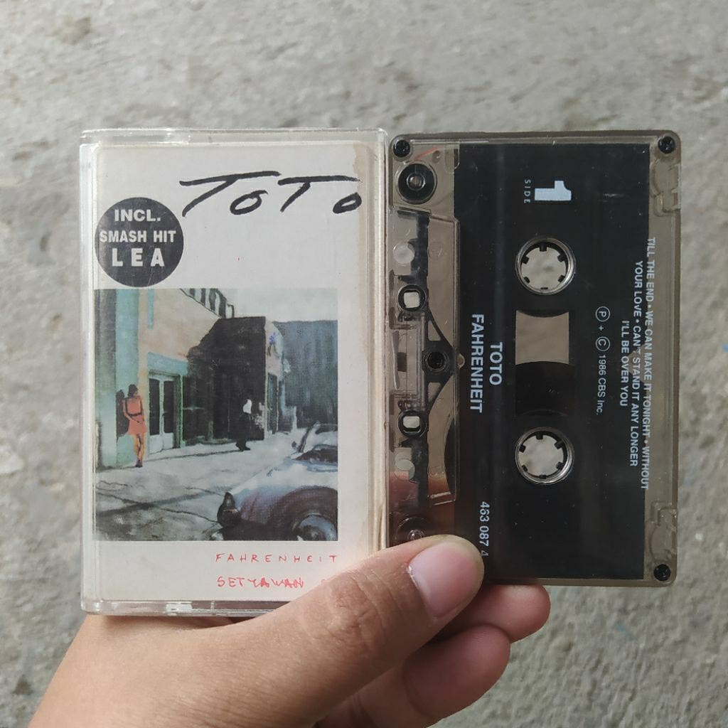 Kaset Pita Toto - Fahrenheit