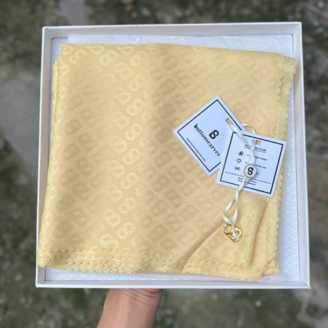 preloved Buttonscarves Tapis Embossed (corn)