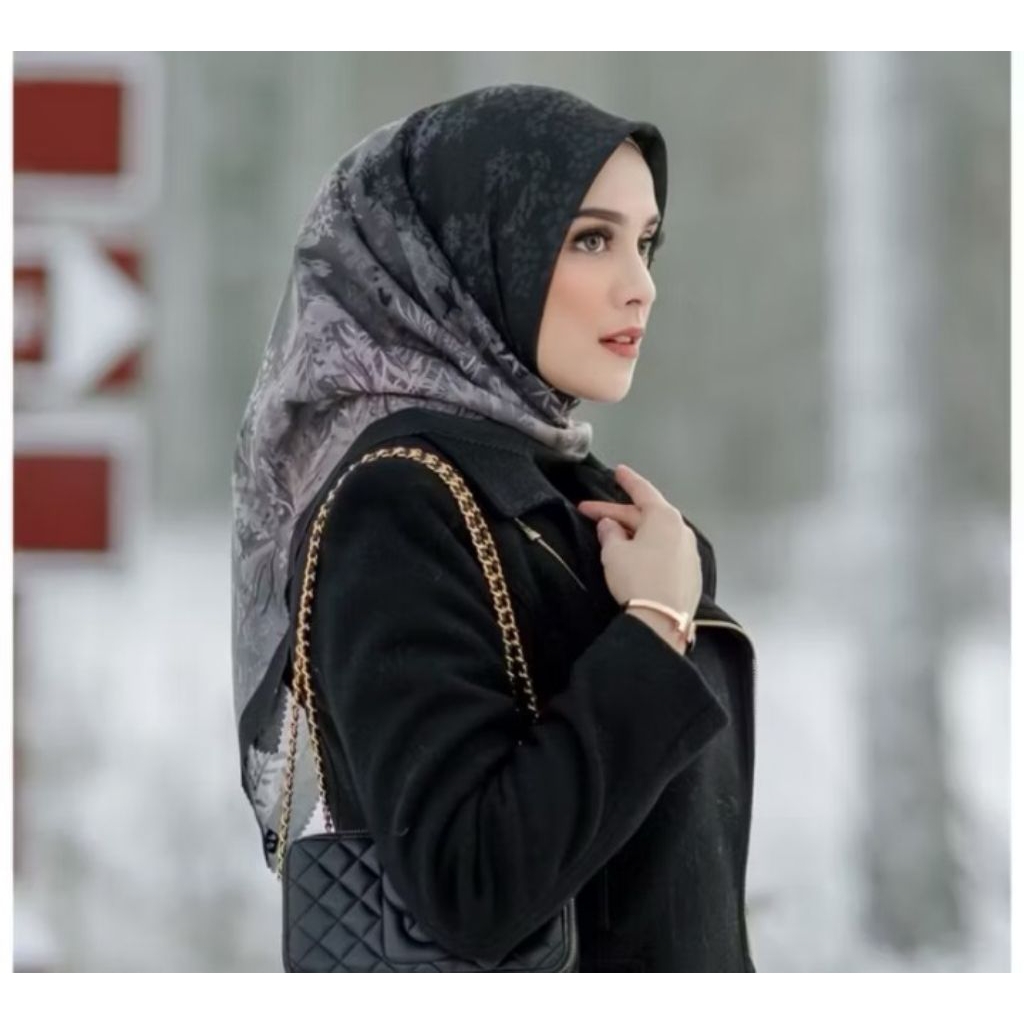 Frozen black Buttonscarves