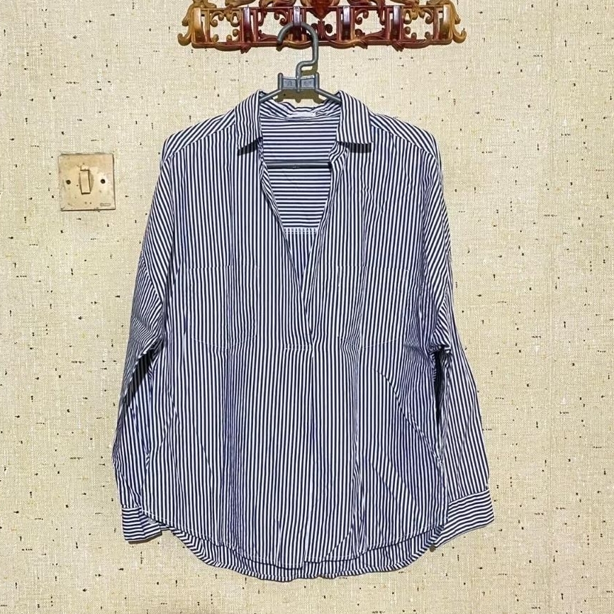 [ preloved ] UNIQLO STRIPE SHIRT / KEMEJA SALUR // Navy S