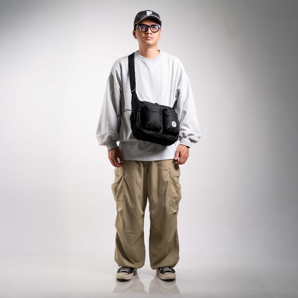 Fertig - Hilly Black Sling Bag - Tas Selempang Hitam Multi Pocket Pria Muat Banyak Kompartemen Luas