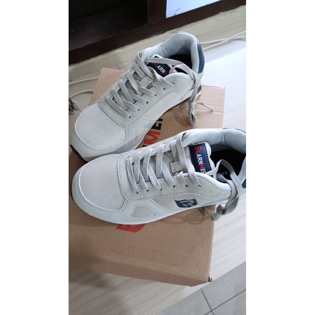 Sepatu safety LARNMERN