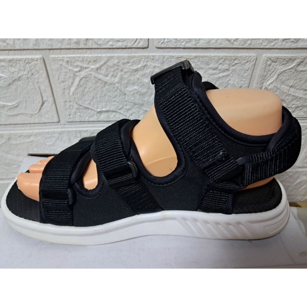 Sandal New Balance Caravan size 36