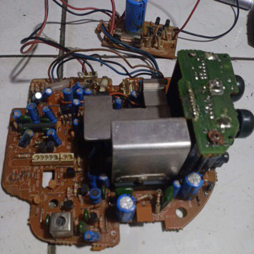 MESIN POWER/AMPLI COMPO AIWA CSD-EX210 NORMAL IC TOSHIBA TA 8207K JAPAN