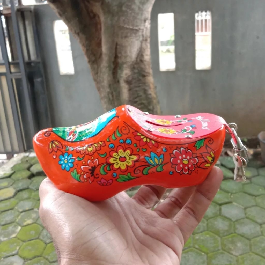 Pajangan Celengan Holland