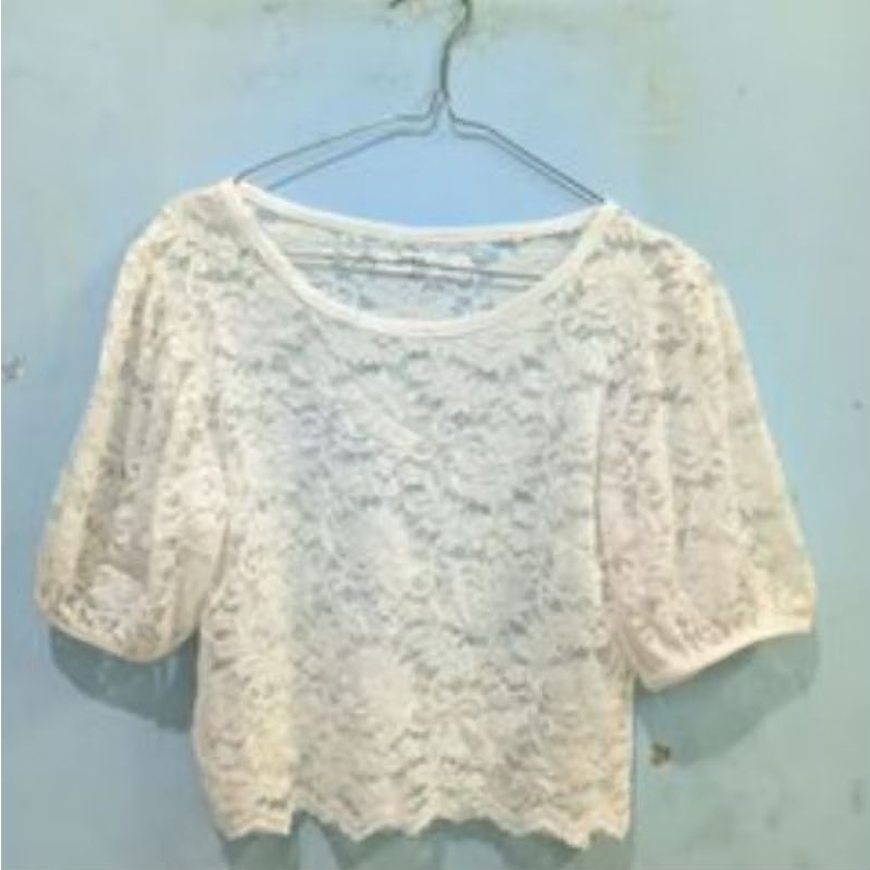 Atasan Crop Top Brukat Putih Lgn Pendek