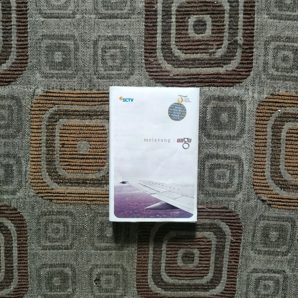 kaset pita UNGU - MELAYANG