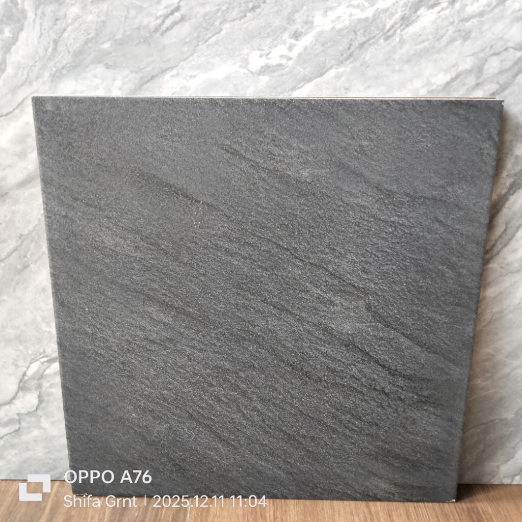 Keramik lantai 50x50.Adonis Hitam/Cakra