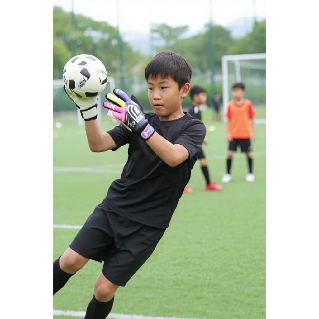 SARUNG TANGAN BOLA KIPER ANAK DESAIN JUVENTUS MULTICOLOR