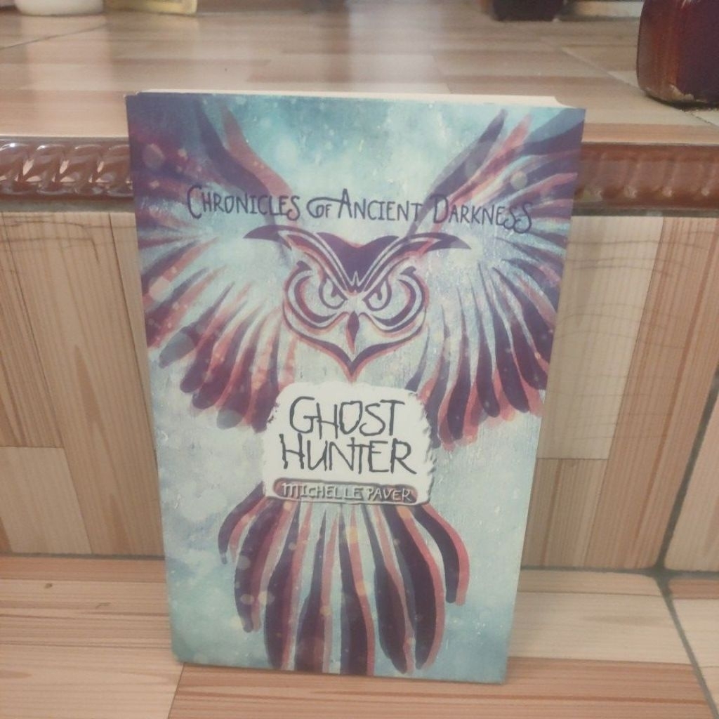 CHRONICLES OF ANCIENT DARKNESS GHOST HUNTER MICHELLE PAVER.NOVEL FIKSI FANTASI.ORIGINAL