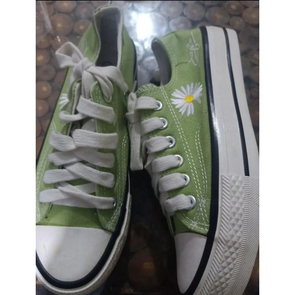 sepatu model Converse hijau