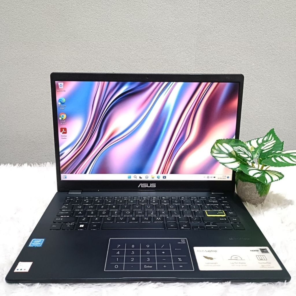 ASUS E410MA INTEL N4020 RAM 4GB SSD 256GB LAYAR 14.0 FHD IPS KEYBOARD BACKLIGHT DARK BLUE