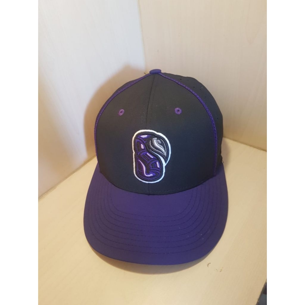 Topi RICHARDSON built up